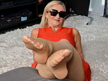 HH Update: Mature model Olinka in tan sheer toe tights